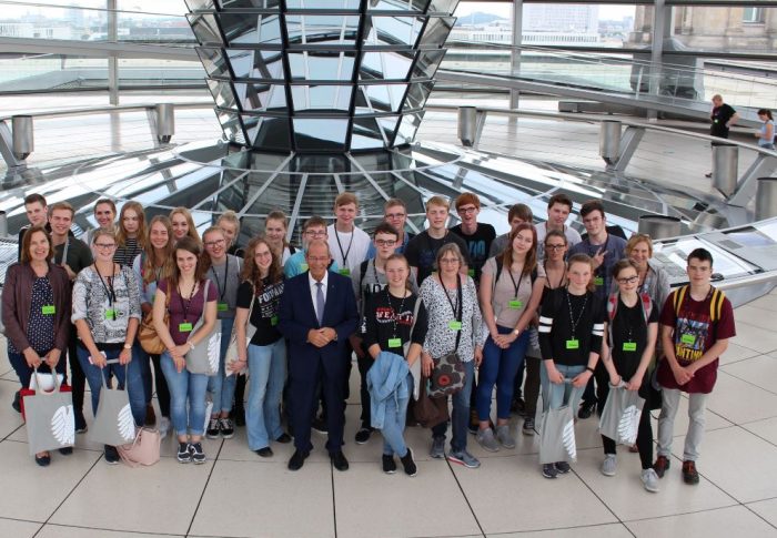 Die 30 Schülerinnen und Schüler des Gymnasium Rahden folgten einer Einladung des Paderborner Bundestagsabgeordneten nach Berlin